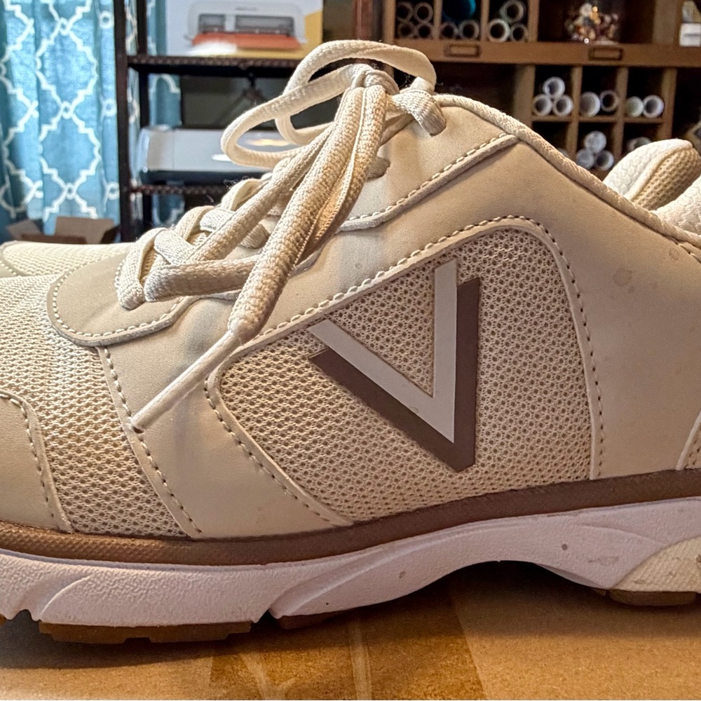Vionic Cream Women's Sneakers - Size 10